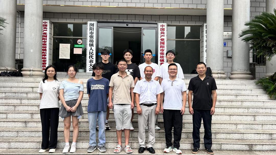 金秋助學暖人心 黨建聚力托舉學子夢