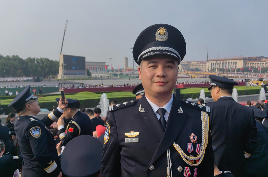 公安英模代表李江：學習抗戰(zhàn)精神，偵查搜救永不言棄丨我在天安門觀禮