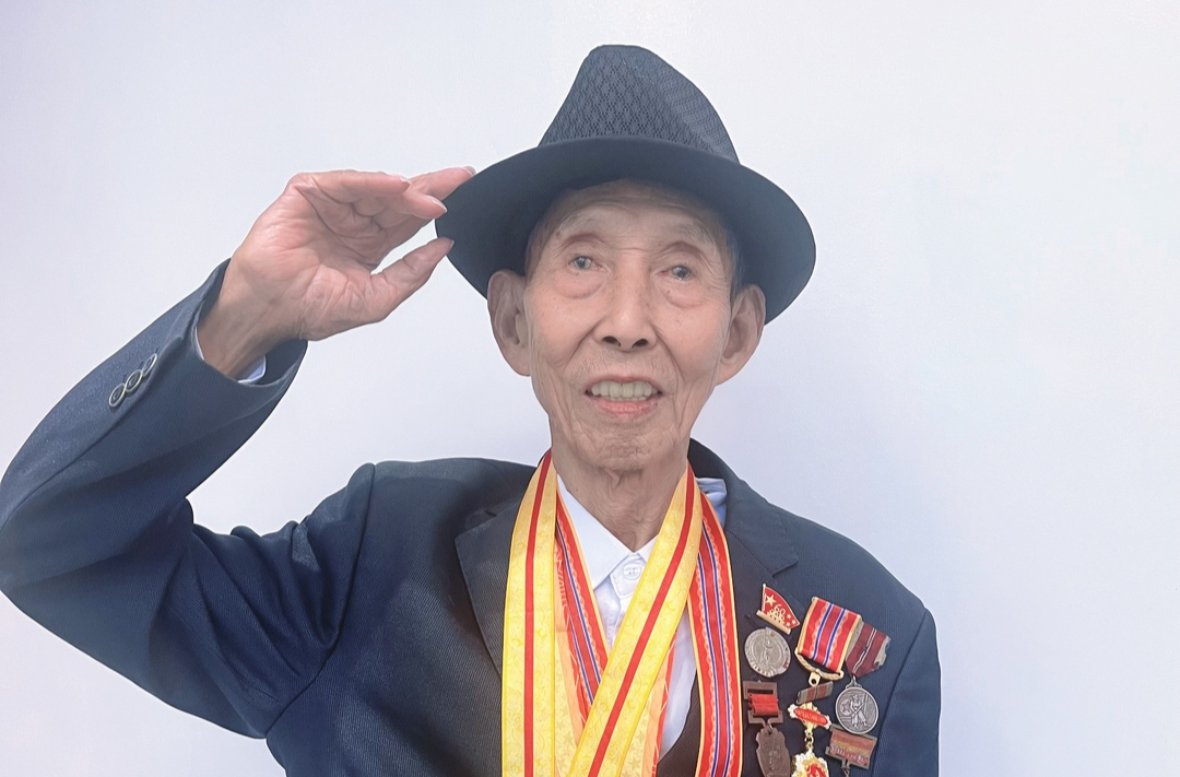 抗戰(zhàn)老兵張漢奇：能參加偉大的紀念活動，光榮自豪激動?。以谔彀查T觀禮