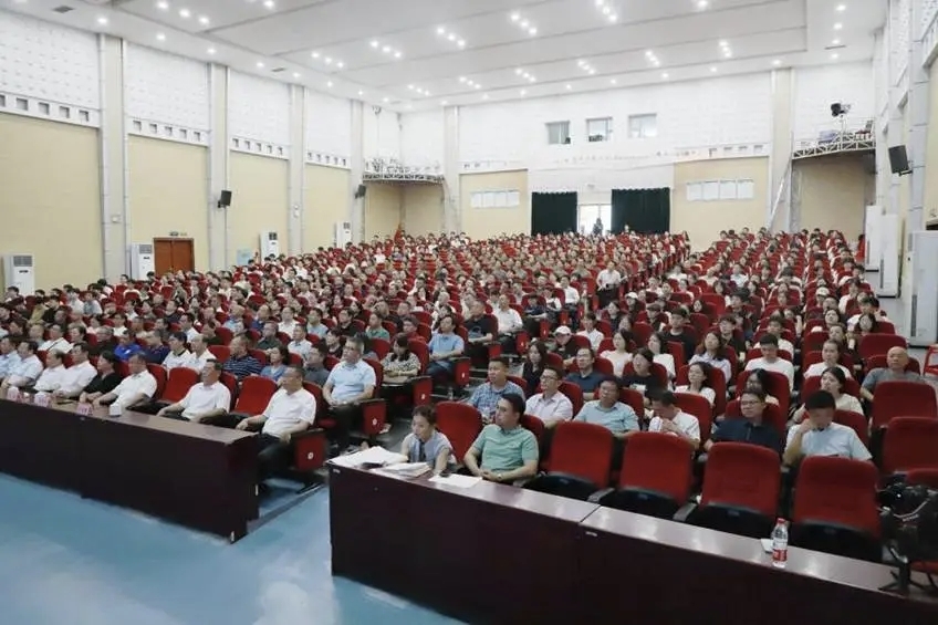 吉首大學(xué)千名師生同屏觀禮，抗戰(zhàn)精神激蕩校園