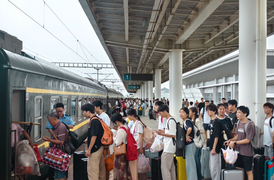 炎陵火车站暑运到发旅客7.5万人次 同比增长4.2%