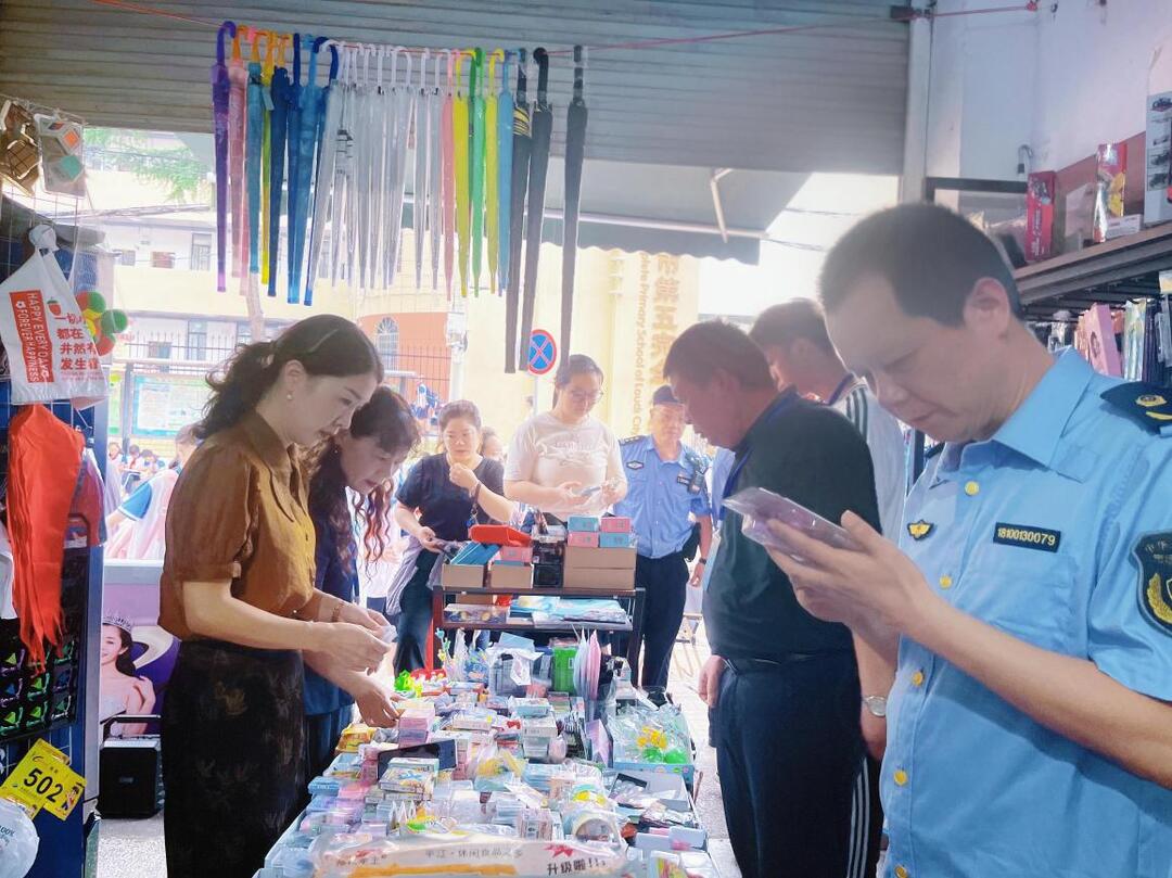 婁底五小聯(lián)動多部門開展校園周邊聯(lián)合整治，筑牢校園安全“防護網(wǎng)”
