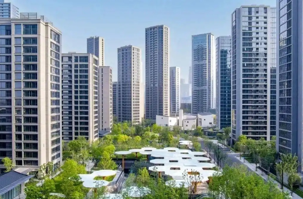 百?gòu)?qiáng)房企前8個(gè)月銷售額超2.3萬(wàn)億元
