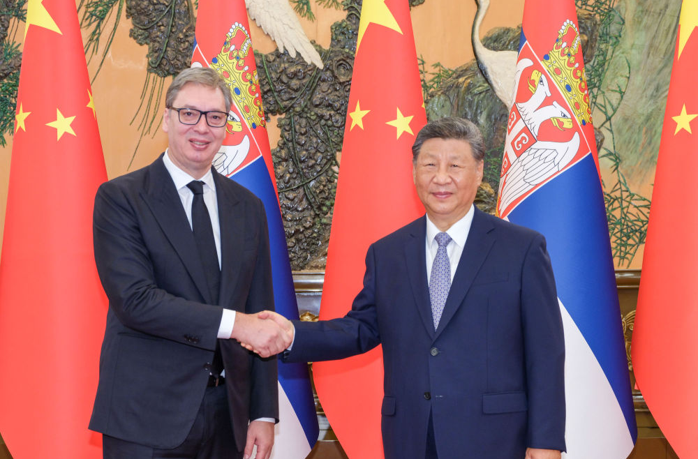 习近平会见塞尔维亚总统武契奇