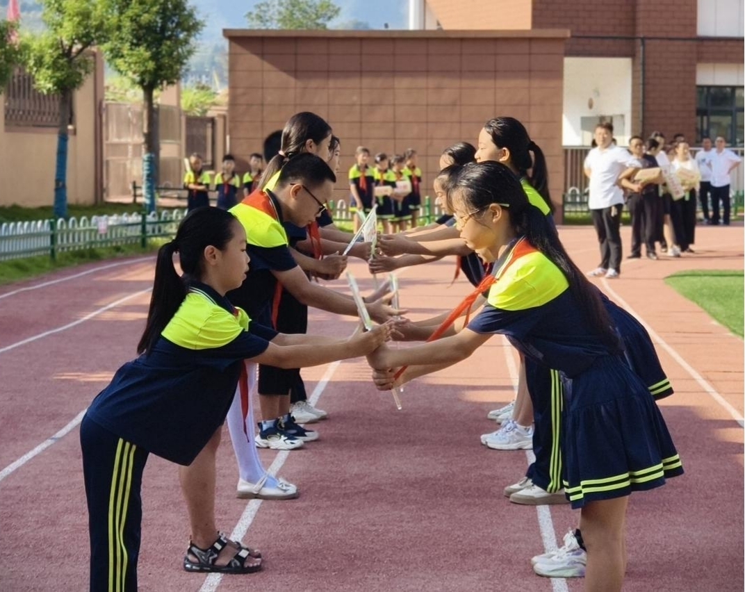 張家界崇實小學(xué)北校崇文路校區(qū)授牌儀式暨開學(xué)典禮圓滿落幕