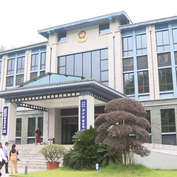 河南游客遺落雙肩包 韶山警務(wù)站快速尋回