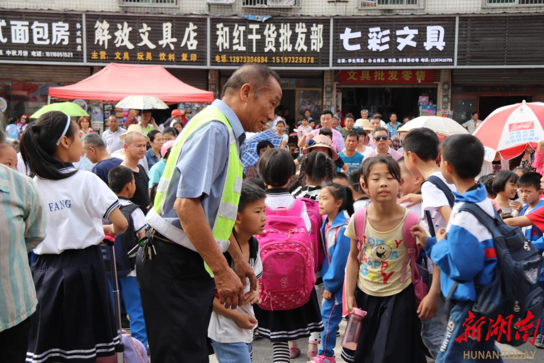 株洲茶陵檢察銀發(fā)先鋒的十年護(hù)學(xué)路
