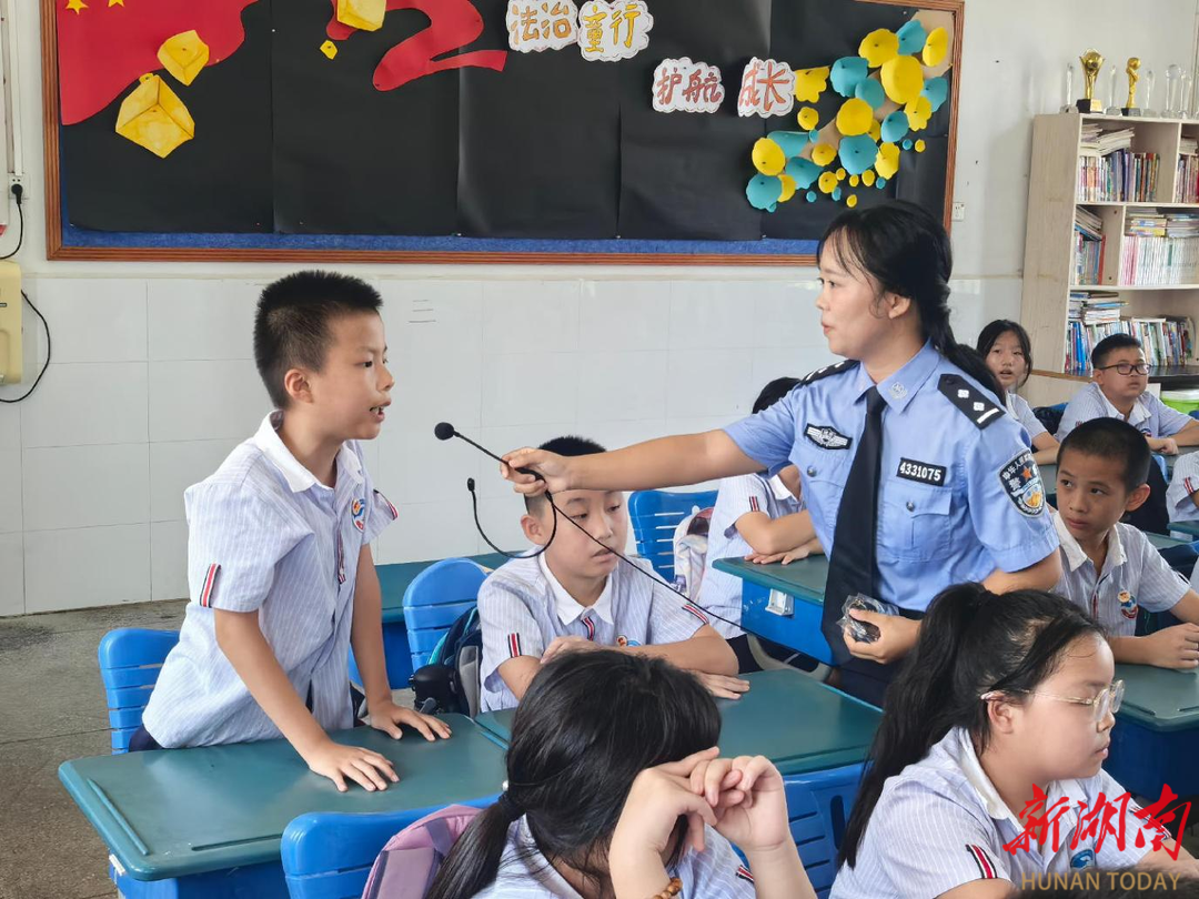 開(kāi)學(xué)第一課：警官教你“拒毒三連招” 