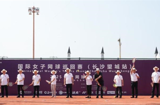 Chinese and Foreign Players Compete in WTA International Women's Tennis Event in Changsha