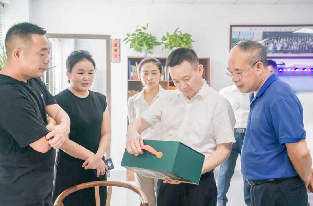 何朝暉調研大學生創(chuàng)新創(chuàng)業(yè)工作