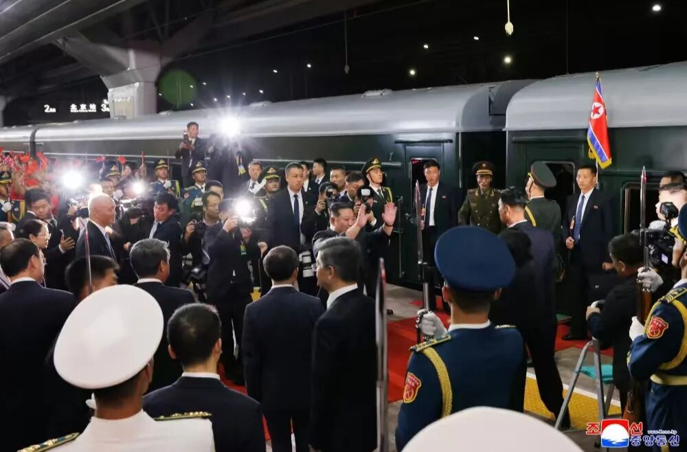 金正恩结束对中国访问，乘专列离京返程