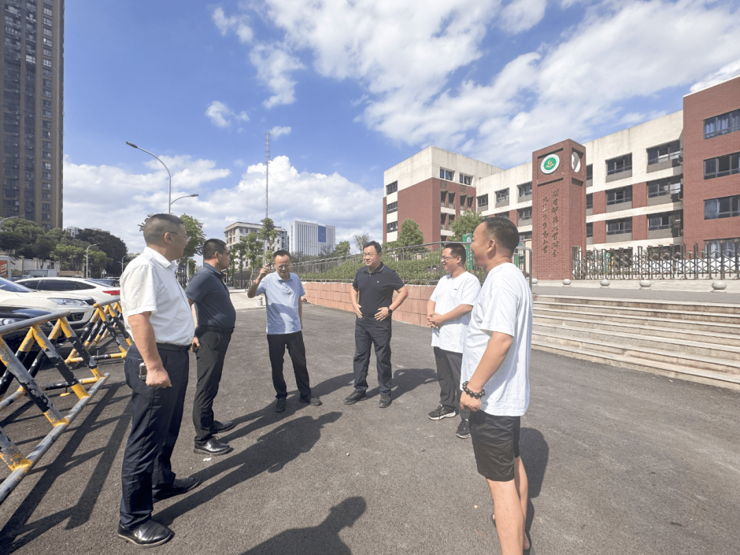 九華街道：“愛(ài)心斑馬線”鋪就“平安路”