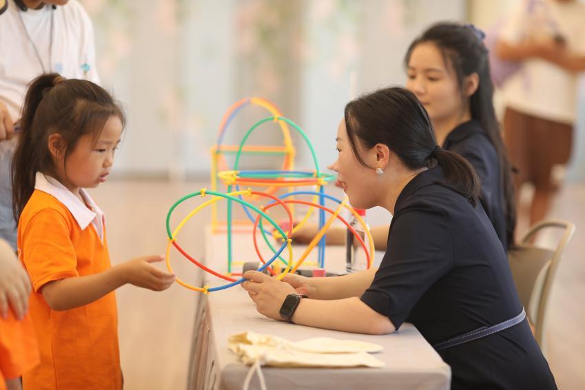 “璀璨星城，啟蒙未來(lái)”長(zhǎng)沙開學(xué)季丨傳統(tǒng)與紅色交織 校園開學(xué)活動(dòng)繪就成長(zhǎng)畫卷（四）