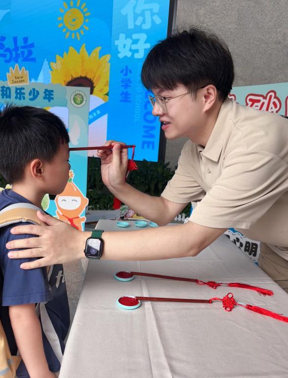 “璀璨星城，啟蒙未來(lái)”長(zhǎng)沙開學(xué)季丨傳統(tǒng)與紅色交織 校園開學(xué)活動(dòng)繪就成長(zhǎng)畫卷（二）