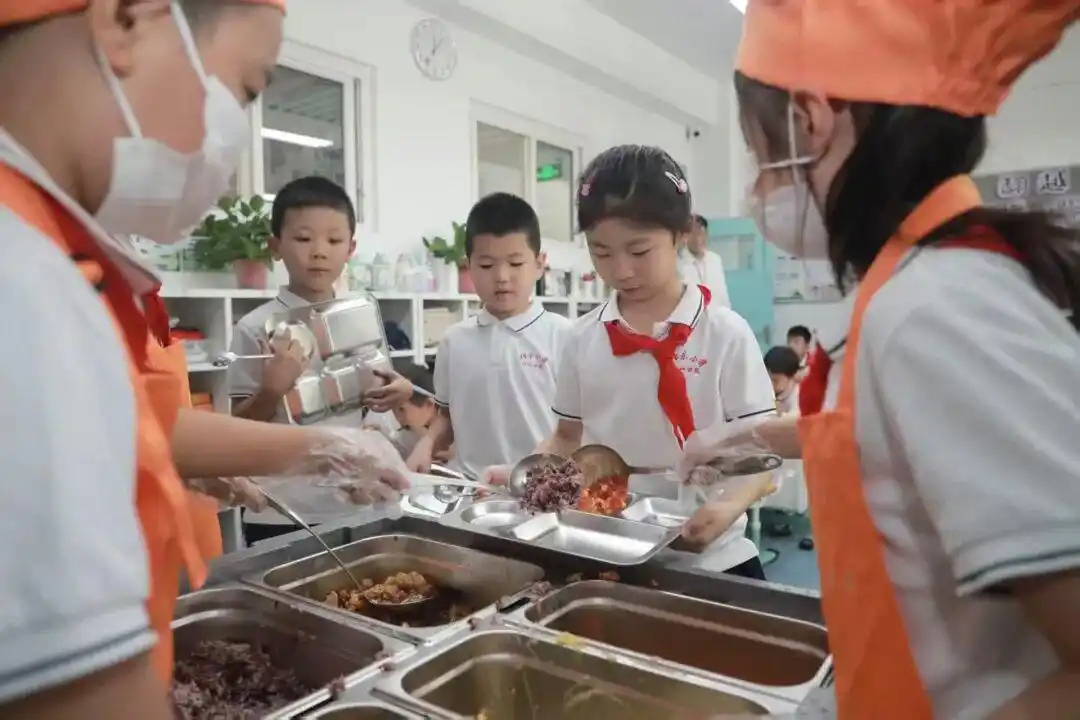 240多个智慧食堂投入使用 北京市中小学生校园餐供应升级