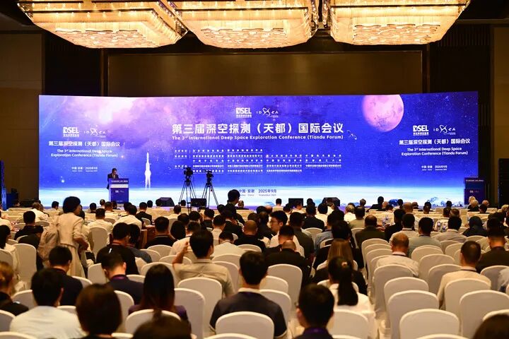 我國規(guī)劃撞擊一顆小行星