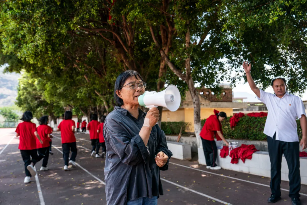 張桂梅在《人民日報》撰文：照亮更多大山的孩子