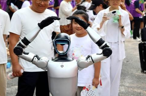 周末·趣事丨学校迎新炫出高科技 如何为青少年种下一颗科学的种子？