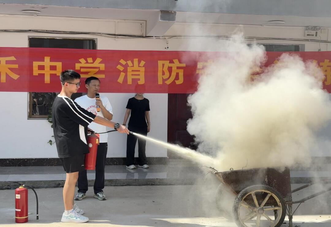 婁底市婁星區(qū)新禾中學(xué)：筑牢安全防線 守護(hù)平安校園