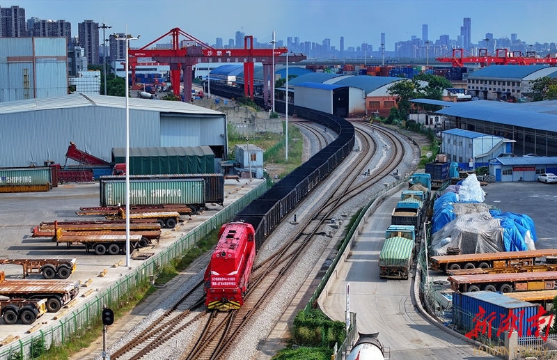 Xinjiang-to-Hunan Coal Transport Special Train Launched