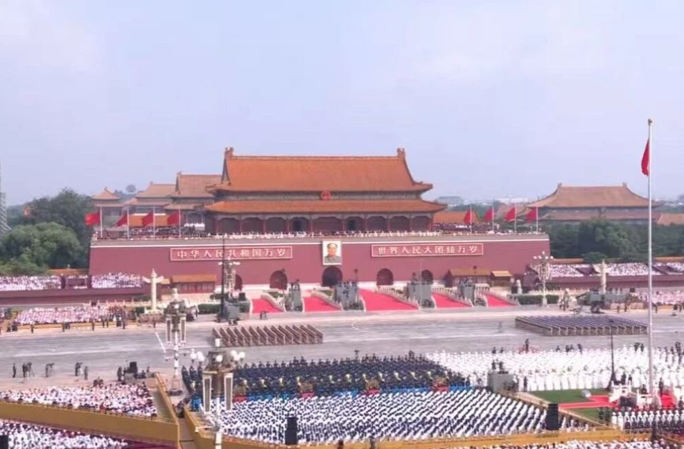 日月谭天丨阅兵直播击破民进党编织的“信息茧房”