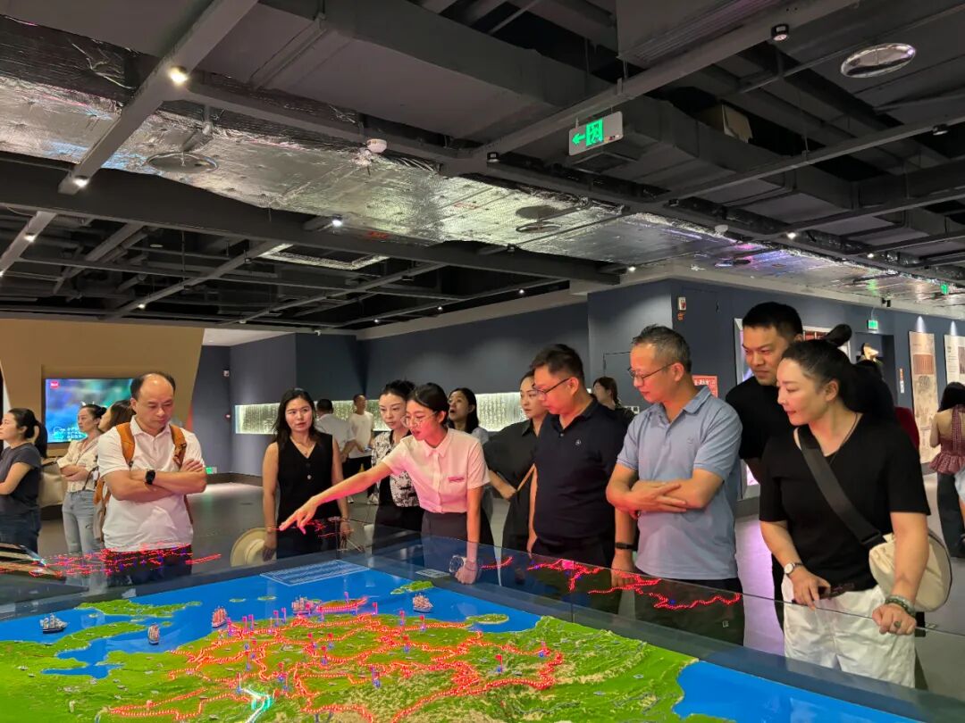 桑植白茶考察团到西安市西北国际茶城考察