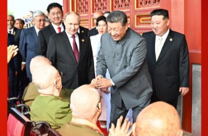 壹视界·微镜头文章解读 | 这一握，情深意重