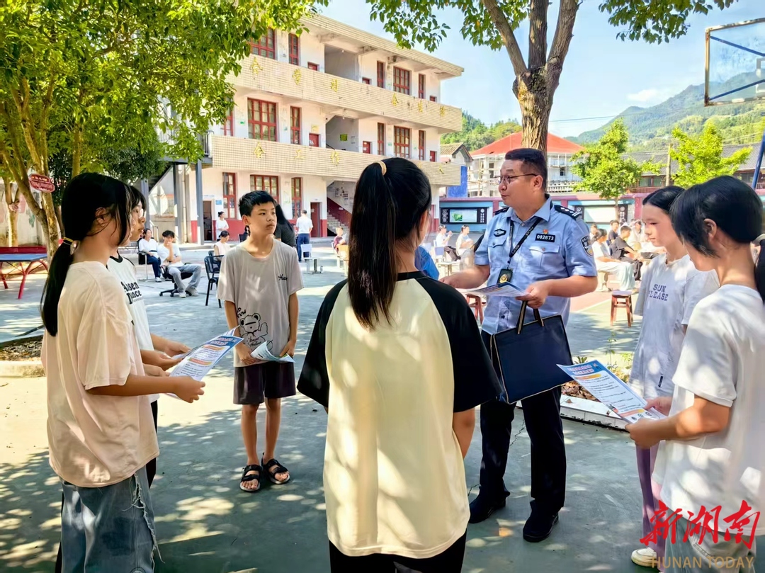 溆浦縣森林公安局開展“小手拉大手”食品安全進(jìn)校園活動