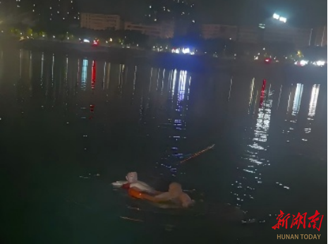 蒸湘區(qū)：“中國(guó)軍人來救你了！”退役軍人深夜勇救落水女子