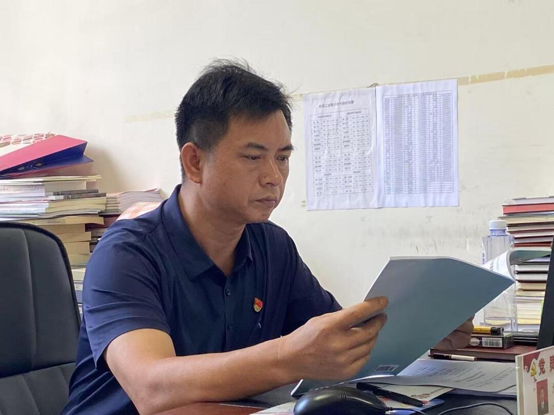 從軍營硬漢到教育行家——記株洲攸縣工業(yè)路小學(xué)書記、校長羅志榮