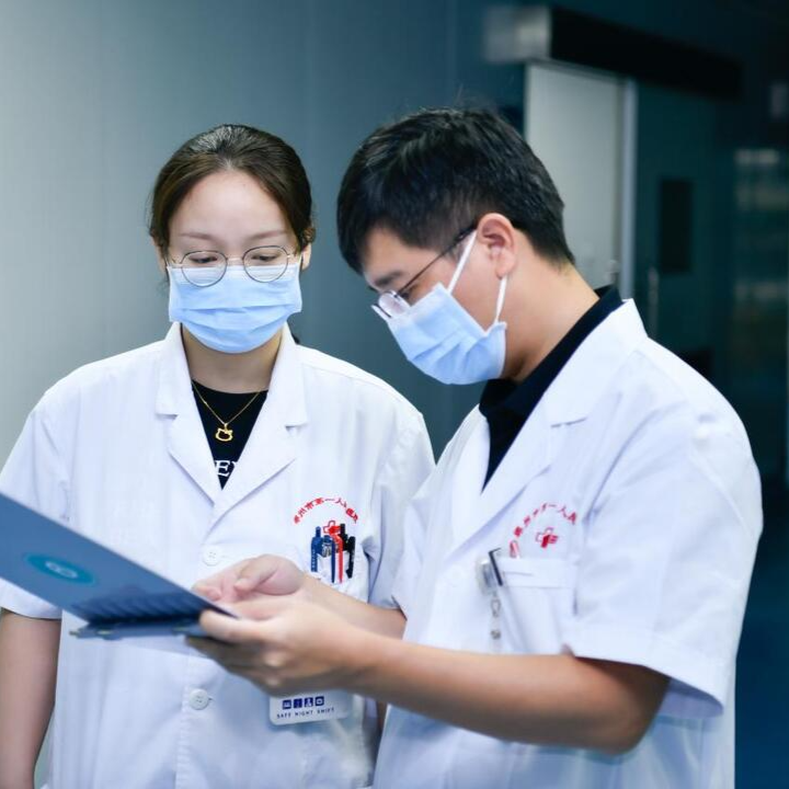 抢时间博重症 以坚守续写生命希望——记郴州市第一人民医院重症医学科副主任李涛