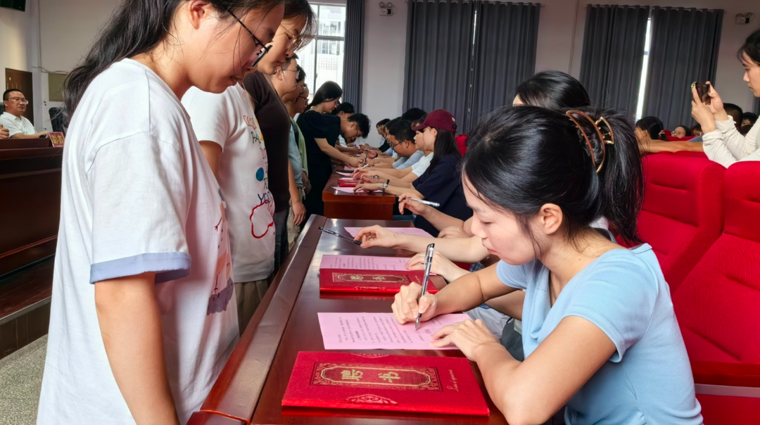 师徒结对育桃李！汉寿五中启动班主任“青蓝工程”，助力新教师成长