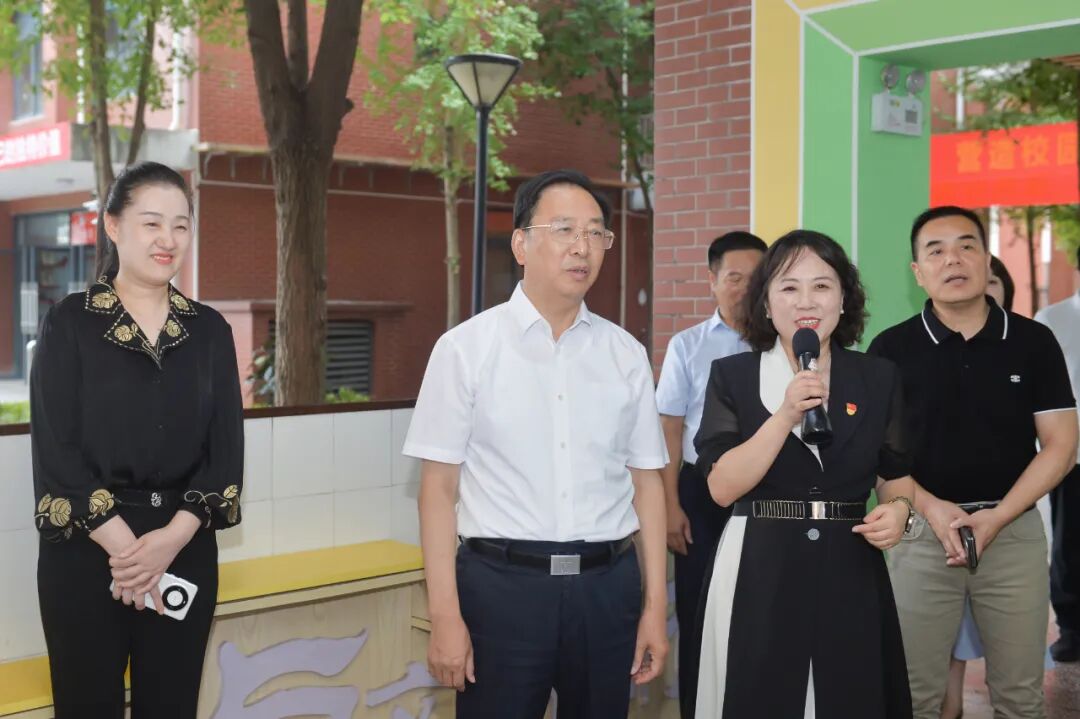 譚勇走訪慰問一線教師并與教育工作者座談