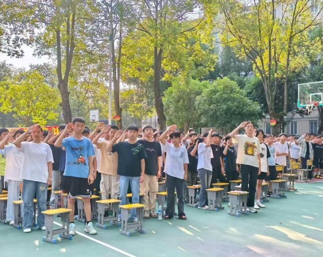 啟航新學(xué)年 筑夢(mèng)向未來——嘉禾縣龍?zhí)吨袑W(xué)隆重舉行2025年秋季開學(xué)典禮