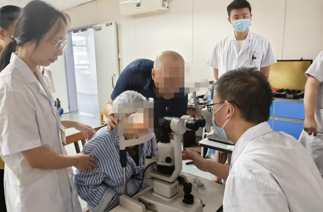 挑戰(zhàn)高齡“禁區(qū)”，103歲老人重獲清晰視界！南華附二醫(yī)院成功完成一例超高齡白內(nèi)障手術(shù)