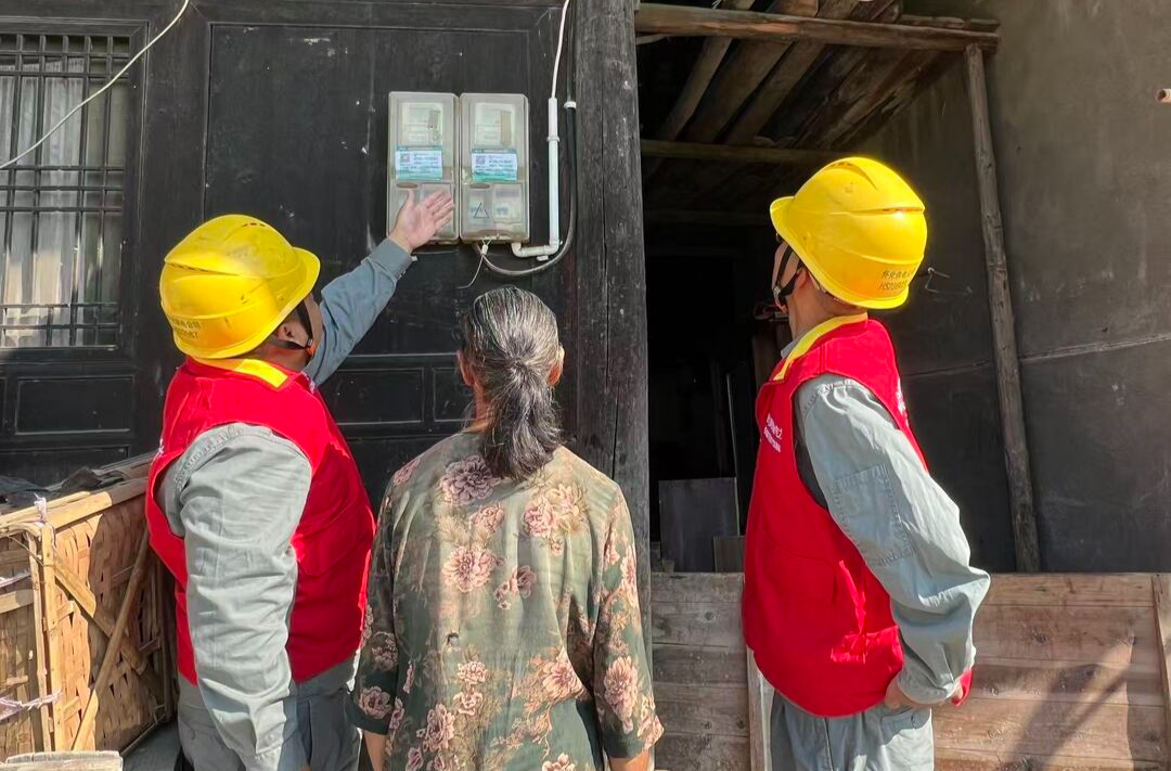 國網(wǎng)通道供電公司：電力服務(wù)到田間 筑牢秋收“防護網(wǎng)” 