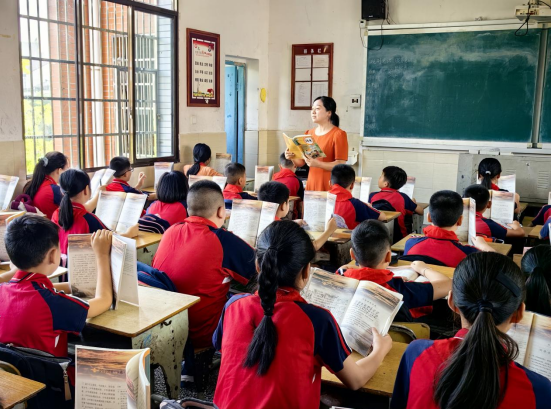 劉麗娟：春風(fēng)化雨二十八載 以行立教潤童心