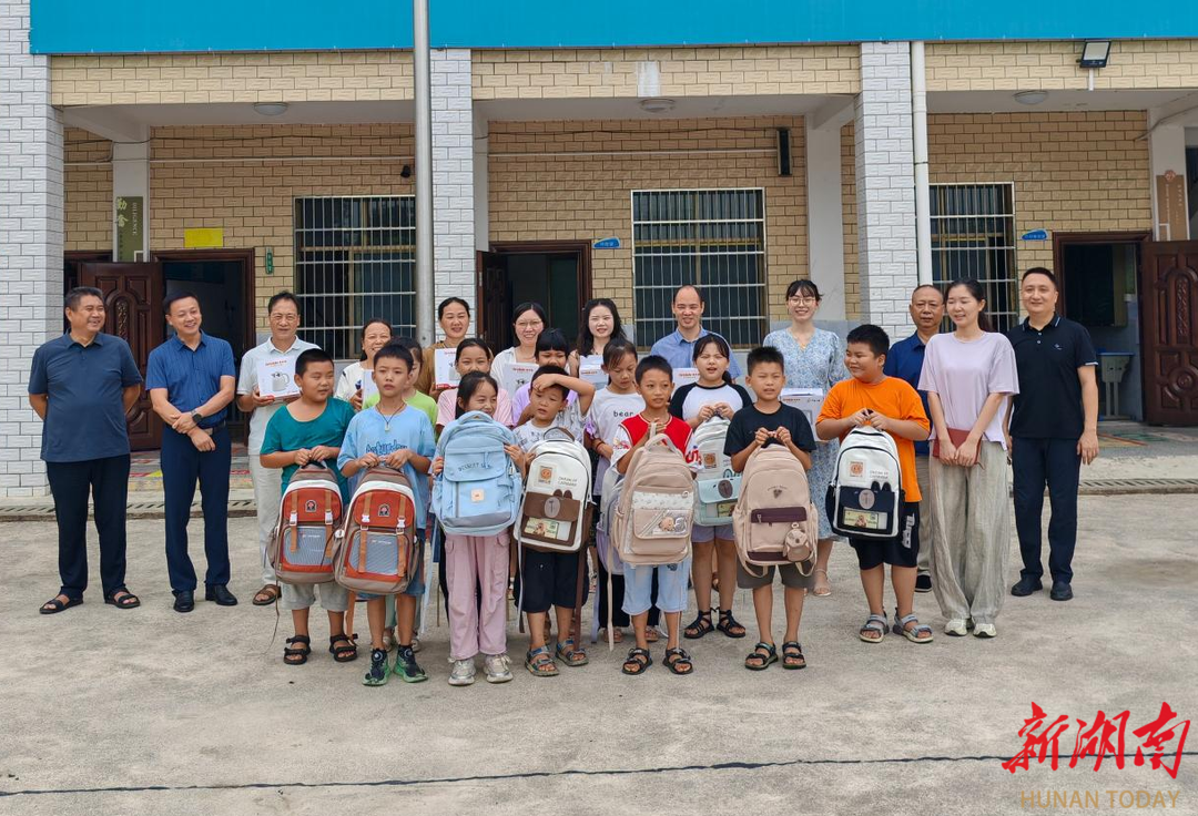 真情暖校园 关爱润童心
