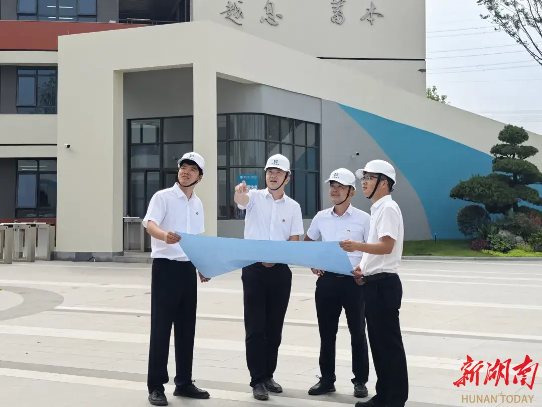 十一年堅(jiān)守，十二座校園！一磚一瓦筑就師者匠心——記望城區(qū)城發(fā)集團(tuán)“筑校人”劉豐
