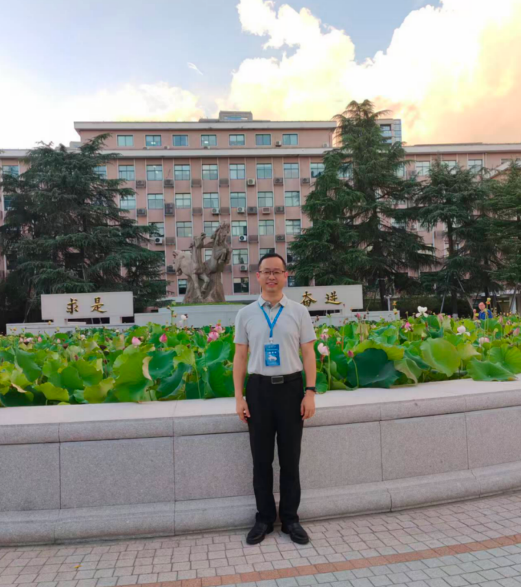 杏林师者｜阳泽华：三尺讲台写忠诚 热血涓流映师魂