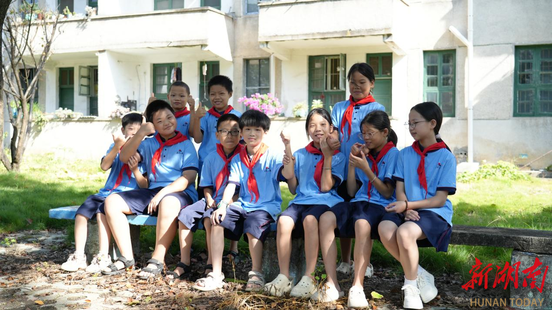 國(guó)電電力湖南新能源開發(fā)有限公司：校服圓夢(mèng) 情暖鄧家塘