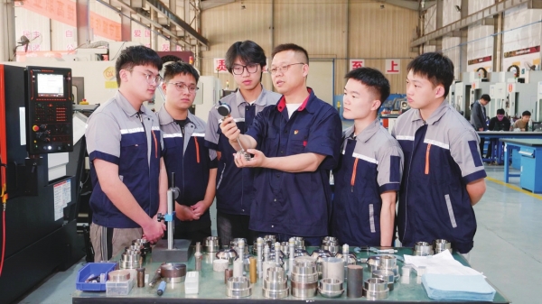 歐陽陵江：以匠心育英才