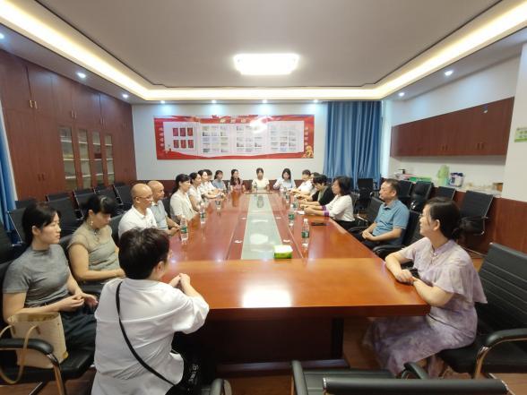 邵陽市北塔區(qū)教育系統(tǒng)召開慶祝第41個教師節(jié)座談會
