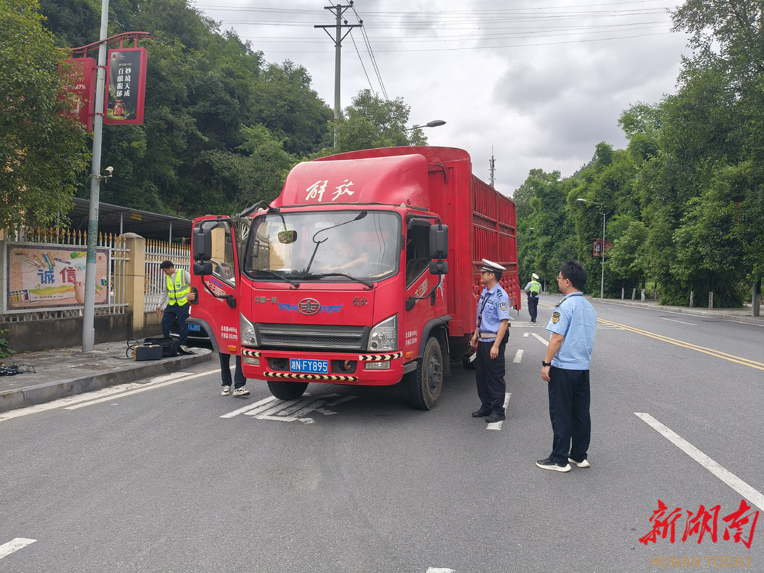吉首 “組合拳” 治柴油貨車尾氣污染