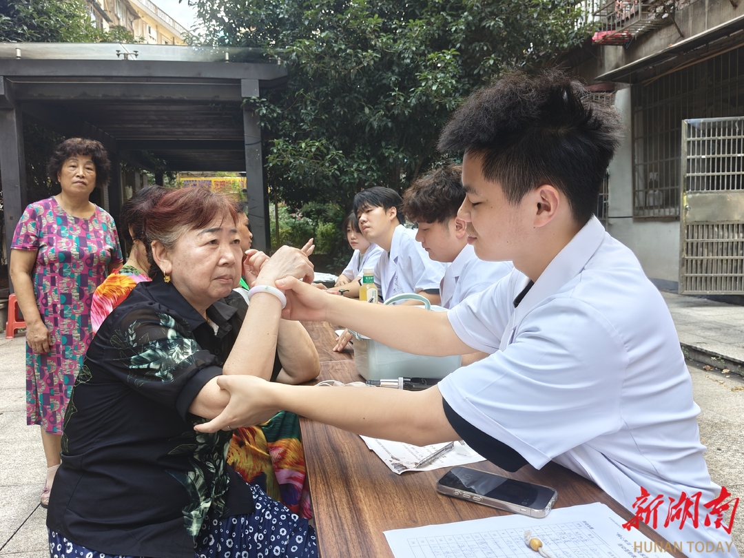 聽(tīng)“民情賬”，辦“暖心事” 長(zhǎng)沙桐蔭里社區(qū)為民服務(wù)出實(shí)招