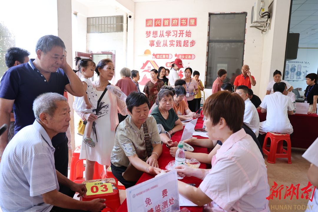 新田縣人民醫(yī)院專家團(tuán)深入小區(qū)開展健康義診活動(dòng)