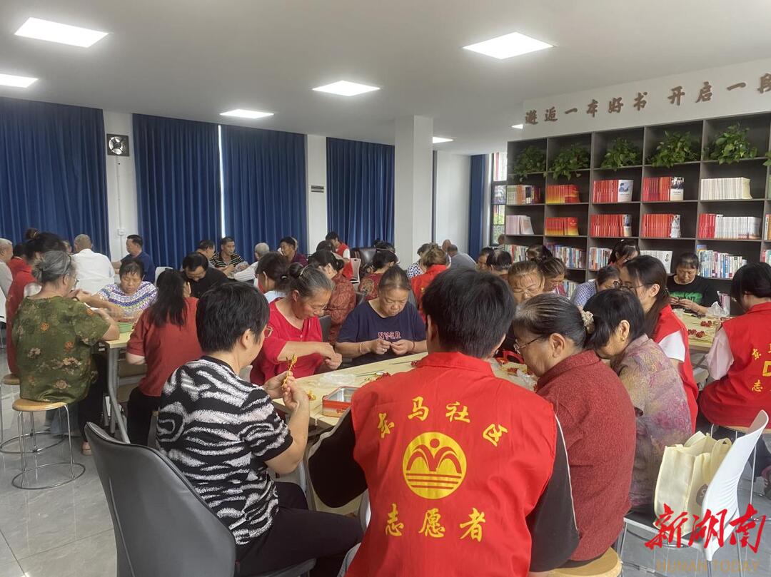 雙向奔赴的“志愿紅”：湖南工商大學(xué)與東馬社區(qū)共繪迎新暖景