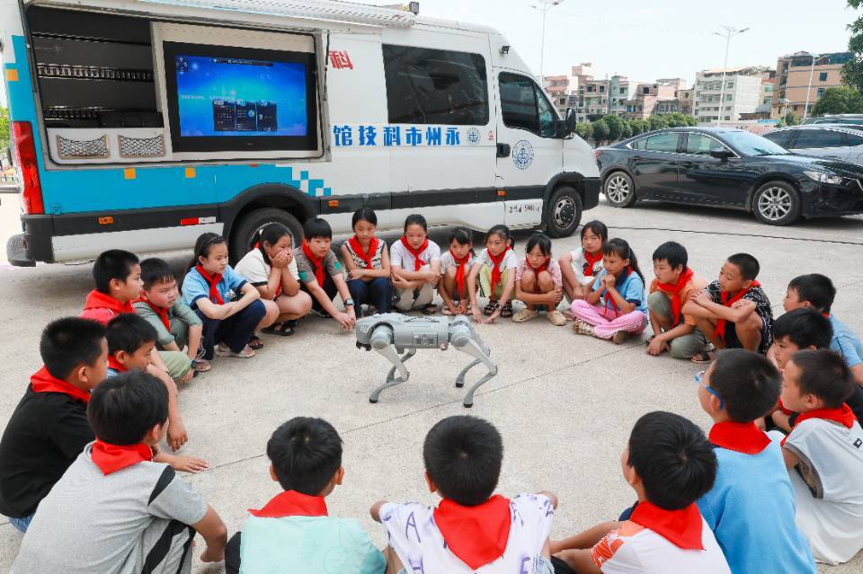 新田：科普進(jìn)校園  點(diǎn)燃科技夢