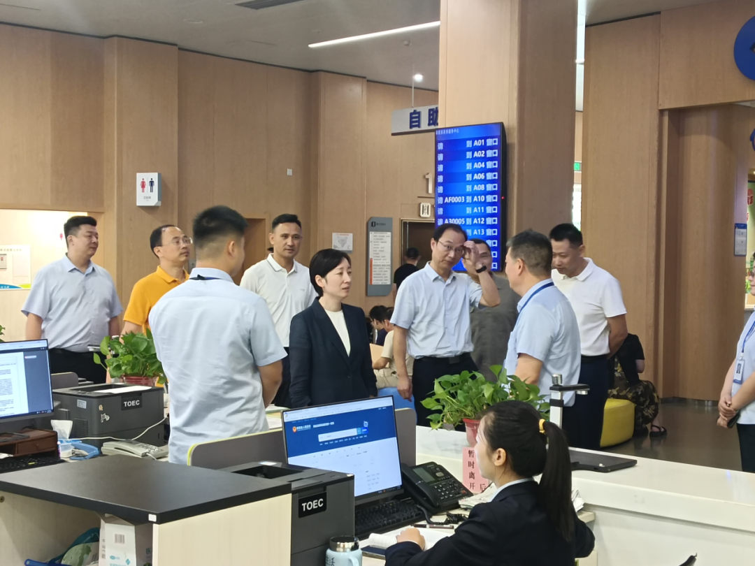 省生態(tài)環(huán)境廳赴省政務(wù)服務(wù)大廳生態(tài)環(huán)境窗口調(diào)研