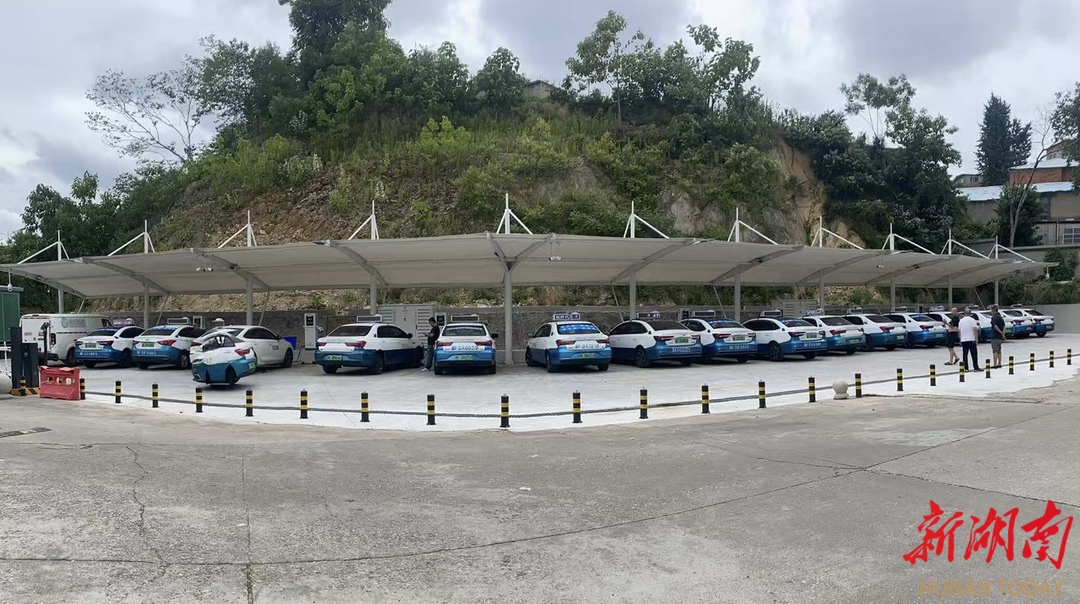 岳陽市上東一城充電站正式投運(yùn) 綠色出行再添“續(xù)航”保障